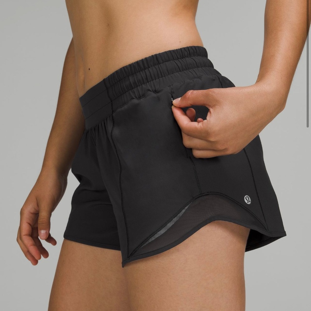 Lululemon Hotty Hot High-Rise Lined
Short 4" in Black